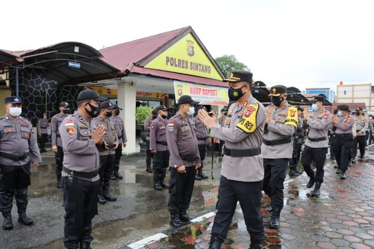 76 Personil Polres Sintang Resmi Naik Pangkat