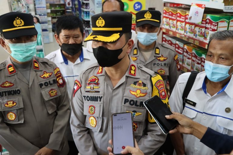 Minyak Goreng Langka, Kapolres Sintang Sidak Langsung Sejumlah Toko