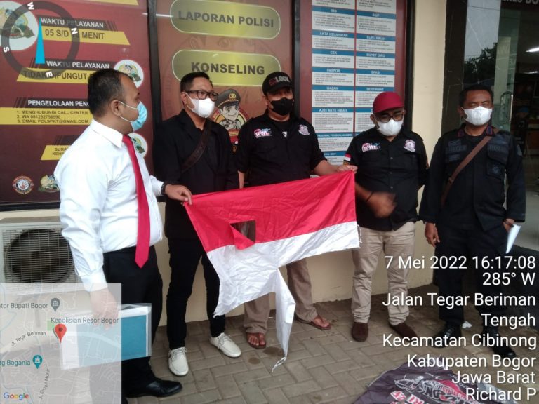 Lambang Bendera Indonesia Dirusak Warga