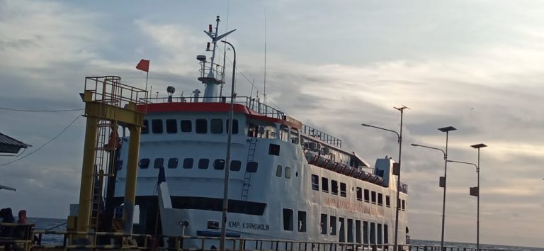 Keberangkatan Pemudik Di Pelabuhan Pamatata Ditandai Dengan Curah Hujan Tinggi