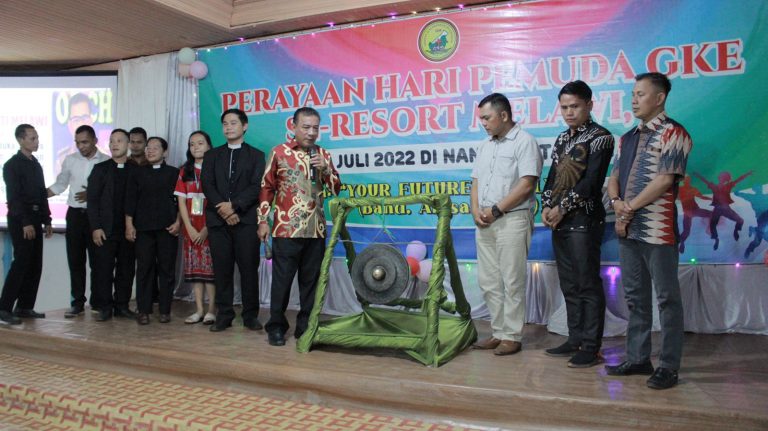 Wakil Bupati Melawi Buka Secara Resmi Kegiatan Perayaan Hari Pemuda GKE 2022 Se-Resort Melawi