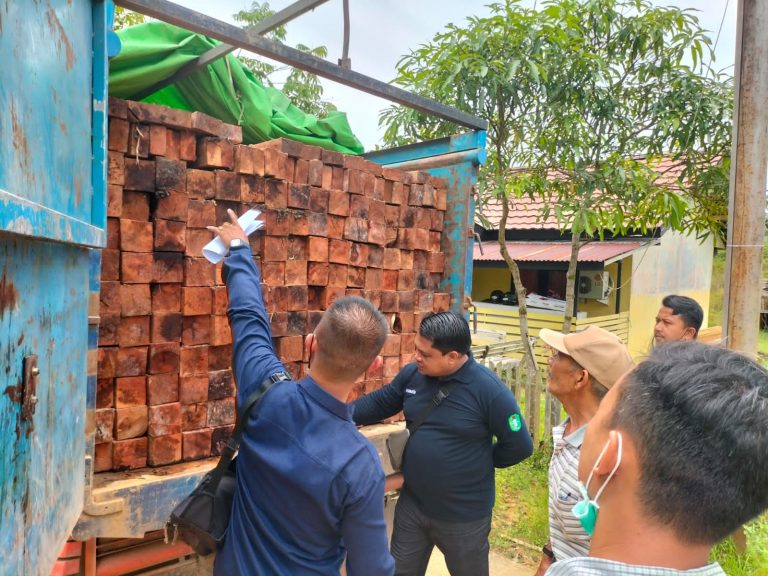 Polres Melawi Amankan 1 Unit Truck Pengangkut Kayu Olahan