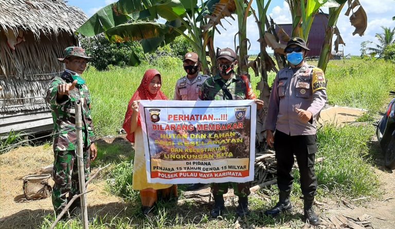 Cegah Membakar Lahan,  Kapolsek-Danramil Kecamatan Pulau Maya Dan Karimata Berikan Imbauan Langsung Kepada Masyarakat
