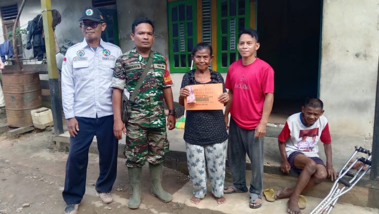 Kades Oyah Salurkan Langsung BLT DD Kepada 92 KPM 