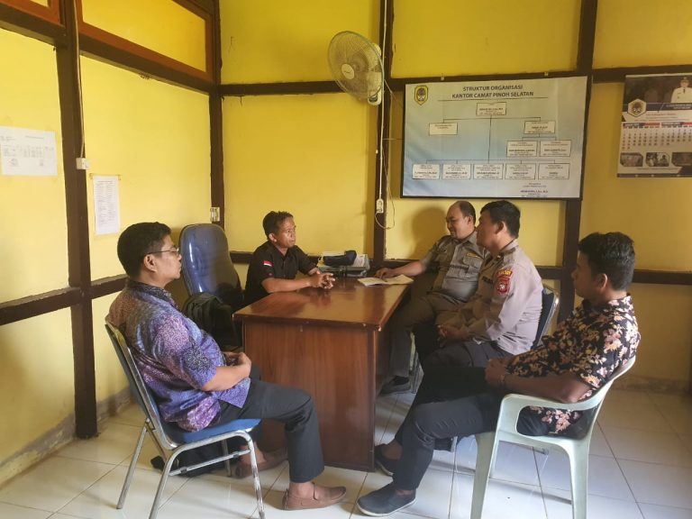 Kasubsektor Pinoh Selatan Gelar Jumat Curhat Bersama PLt Camat Pinoh Selatan