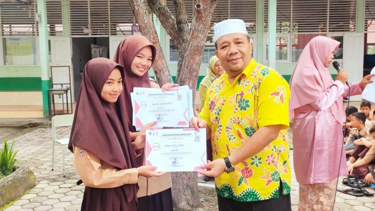 SMPN 2 Harau Tutup Pesantren Ramadhan Dengan Pemberian Reward Kepada Siswa