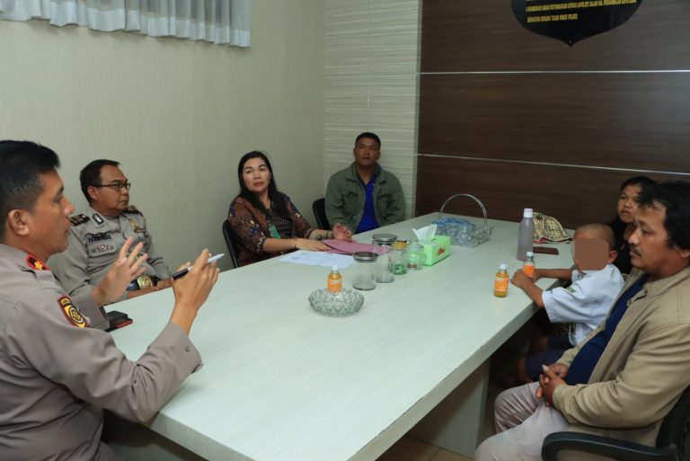 Potong Rambut Siswa, Guru Jadi Viral