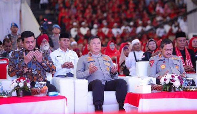 Komjen Pol Agus Andrianto Gelar Baksos Di Universitas Negeri Medan Dan Bagikan 5000 Paket Sembako