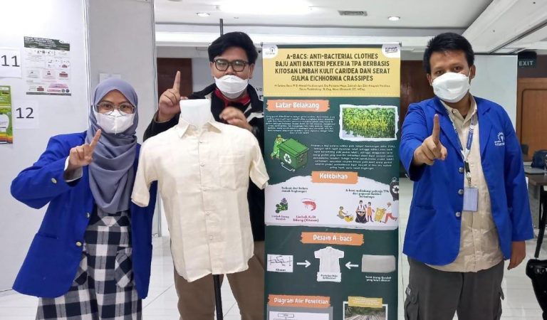 Mahasiswa UPER Berinovasi Bikin Seragam Petugas Oranye Anti Bakteri