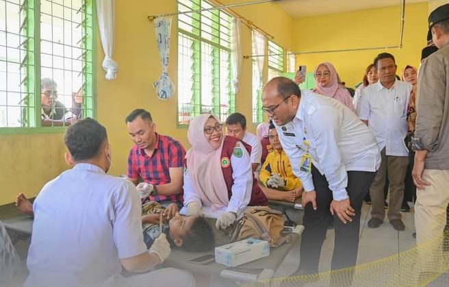 Pemerintah Kota Padangsidimpuan Bekerja Sama Dengan Tim Satgas Bus Operasi Lapangan Sumut Gelar Sunatan Massal dan Operasi Bibir Sumbing Gratis 