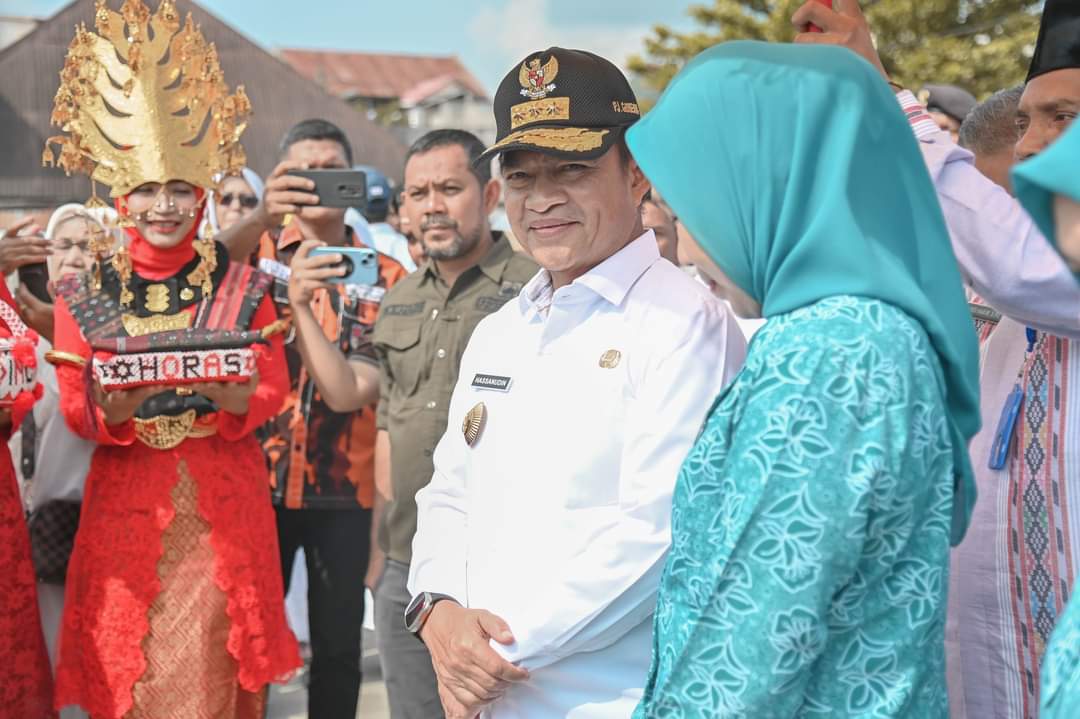 Resmikan Alun Alun Kota Padangsidimpuan, Pj Gubernur Sumut Sebut Akan Ada Multiplier Effect Positif.