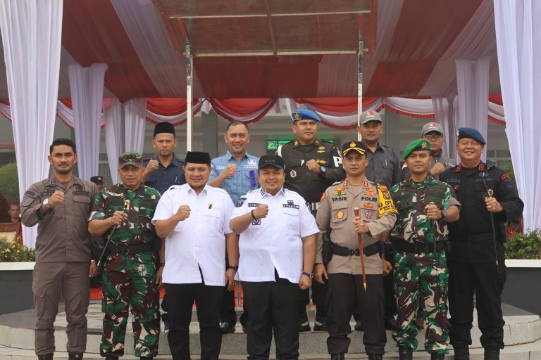 Hadiri Apel Pergeseran Pasukan Jelang Pemilu 2024, Bupati Tapsel Ingatkan Petugas Bekerja Secara Profesional, Jaga Integritas dan Netralitas.