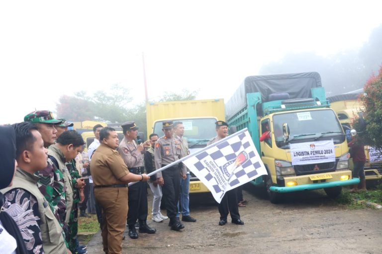 40 Truk Angkut Logistik Pemilu 2024, Dilepas Bupati Tapsel Ke 15 Kecamatan