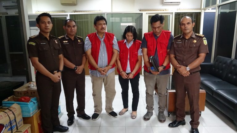 Bertempat di Kantor Kejaksaan Tinggi Sumut,Kejari Padangsidimpuan Melalui Kasi Intelijen Kejari Lakukan Press Release Terkait Penyerahan Tersangka Kasus Ipal Domestik Kota Padangsidimpuan