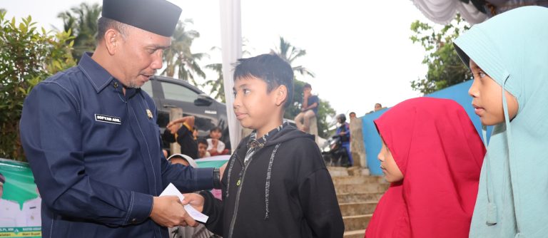 Ratusan Jamaah Hadiri Safari Ramadhan 1445 H Bupati Tapsel Dolly Pasaribu di Marancar.