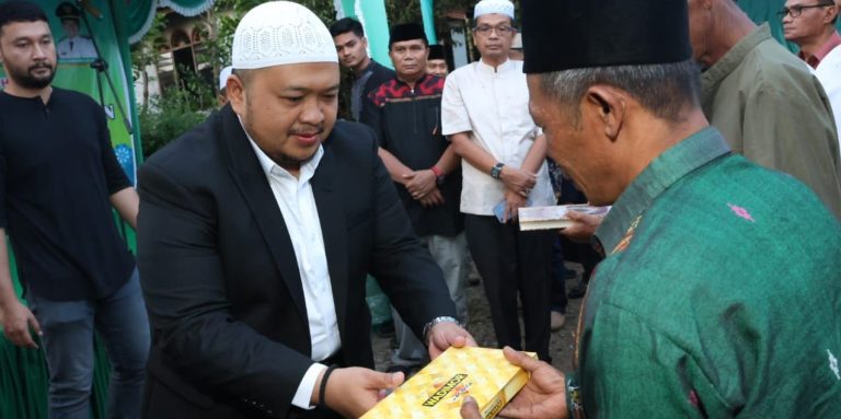 Hadiri Safari Ramadan 1445 H,Bupati Tapsel Beri Bantuan Ke Masyarakat Siamporik Lombang