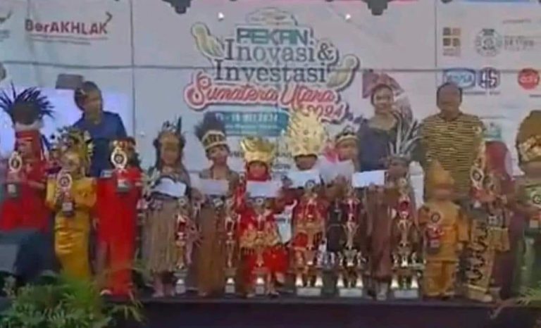 Airin Azzahra Raih Juara 4 Fashion Sow Gemilang 10 Thn Pekan Investasi Dan Inovasi Sumatera Utara 2014 Di Istana Maimun.