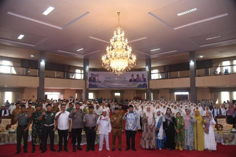 Melalui Zoom Meeting, Bupati Dolly Pasaribu Beri Semangat, Dukungan dan Doa Ke 220 CJH Tapsel