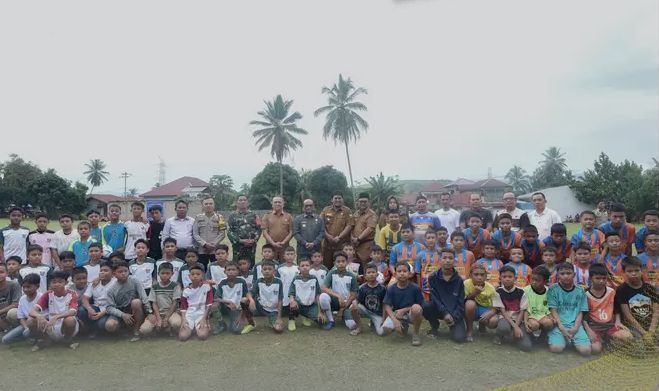 “Pj.Wali Kota Padangsidimpuan Buka Turnamen Sepak Bola Memperingati Alm.H.Makmun A.Lubis:Menginspirasi Generasi Muda Menuju Sportifitas dan Prestasi”