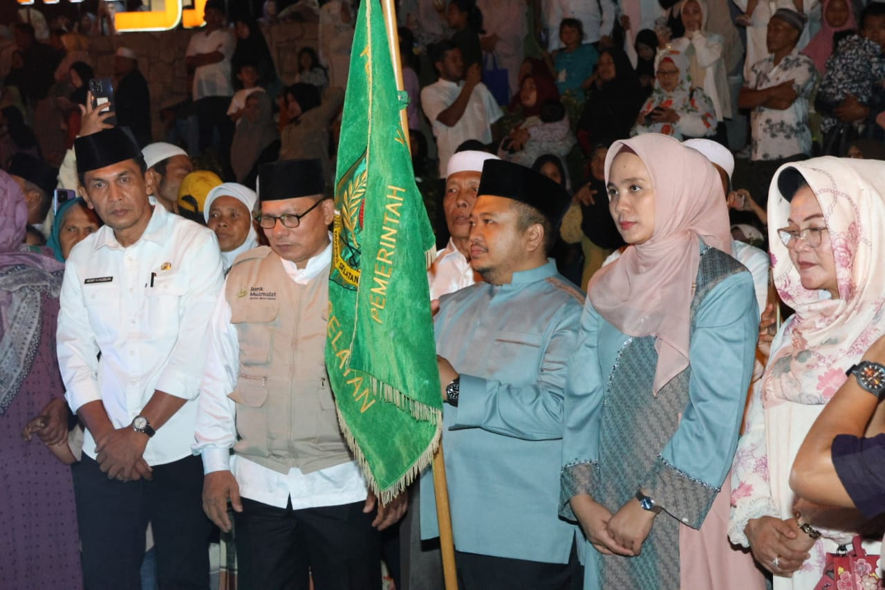 Ribuan Masyarakat Padati Asrama Haji Medan