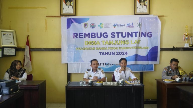 Camat Nanga Pinoh Secara Resmi Membuka Musdes Rembuk Stunting 2024 Desa Tanjung Lay