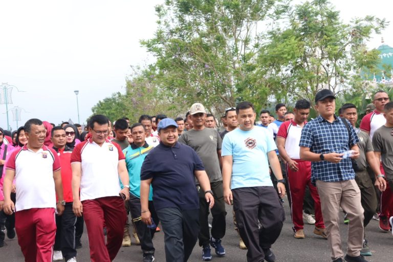 Peringati HUT Bhayangkara Ke-78, Bupati Tapsel dan Forkopimda Kompak Ikuti Olahraga Bersama