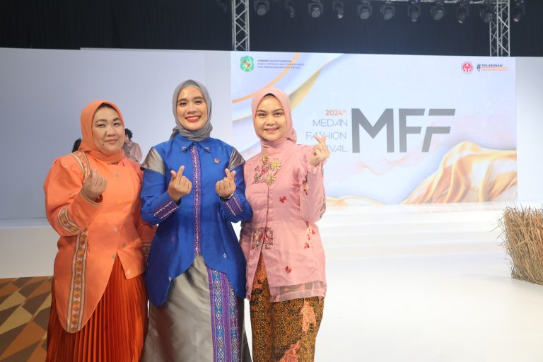 Peduli Akan Peningkatan UMKM, Ketua Dekranasda Tapsel Hadiri Medan Fashion Festival