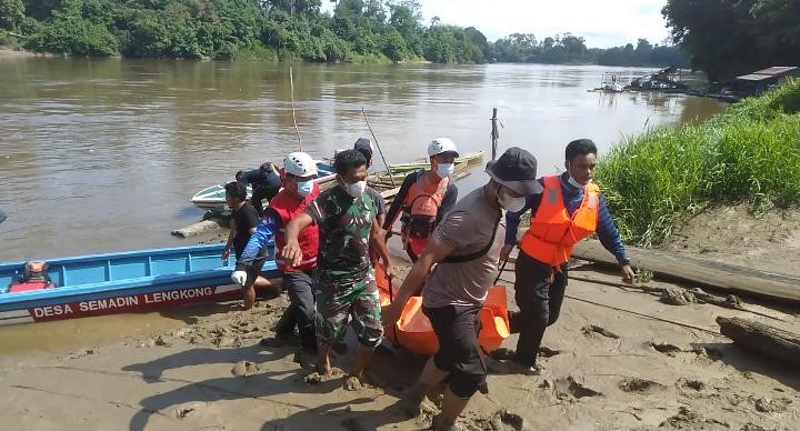 Jasad Korban Tenggelam Di Melawi Ditemukan Oleh Warga