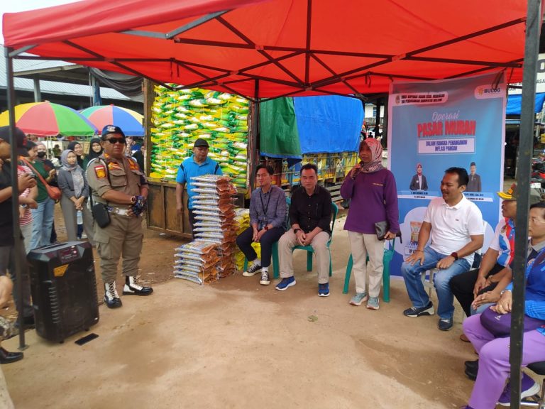 Pjs. Bupati Melawi Tinjau Langsung Operasi Pasar Murah