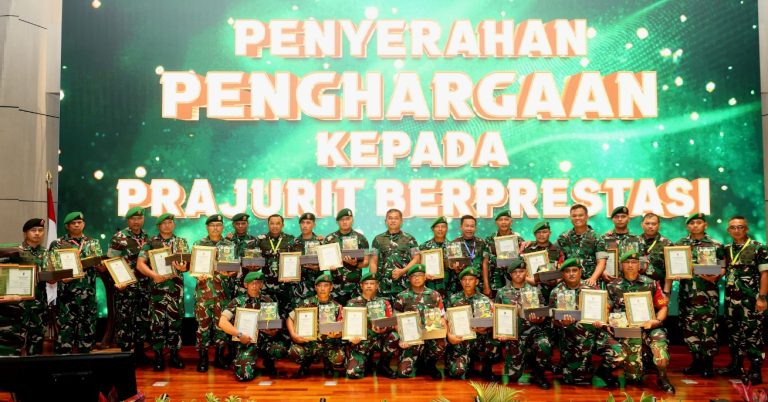 Danpos 2 Koramil 03/Sungai Raya Sertu Sugiyanto Terima Penghargaan Dari Kasad