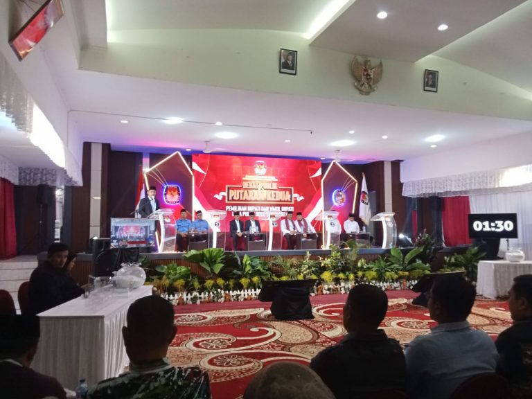 Pasca Debat, Akibat Jarang Pulang Kampung