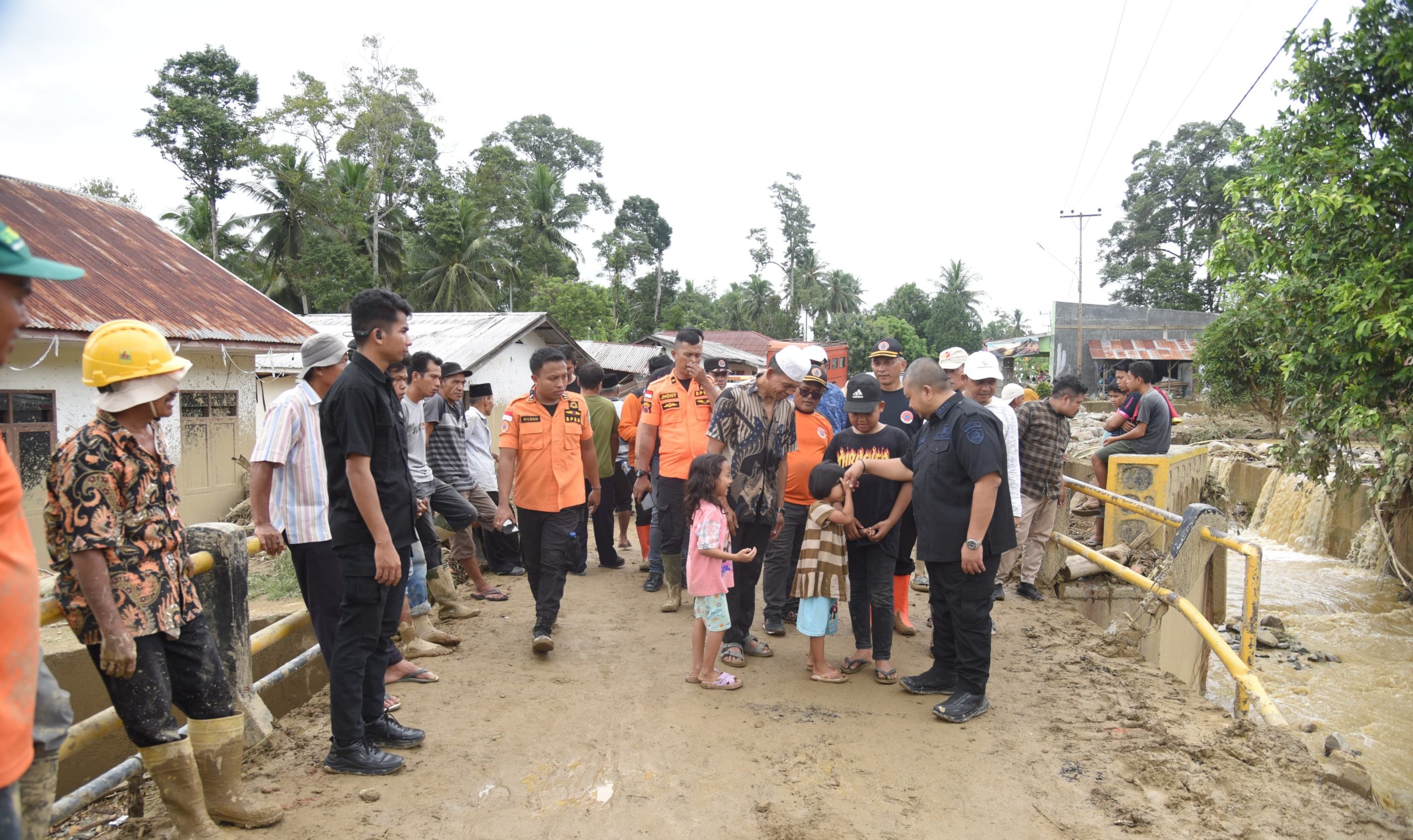 Langkah Cepat Bupati Tapsel, Jalan Lintas Yang Terdampak Banjir Dapat Di Akses Kembali