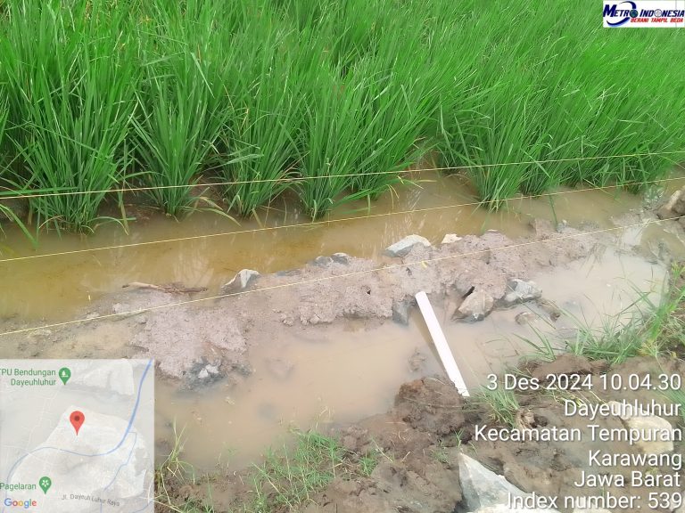 Diduga Lemahnya Pengawasan Dari Dinas Pupr Karawang Drainase Peningkatan Jalan Di Wagir Jengkol Pekerjaannya Amburadul.