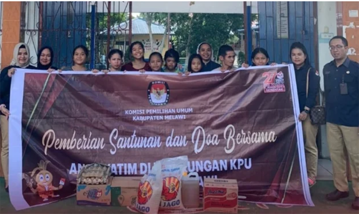 KPU Melawi Berikan Santunan Dan Doa Bersama Anak Yatim