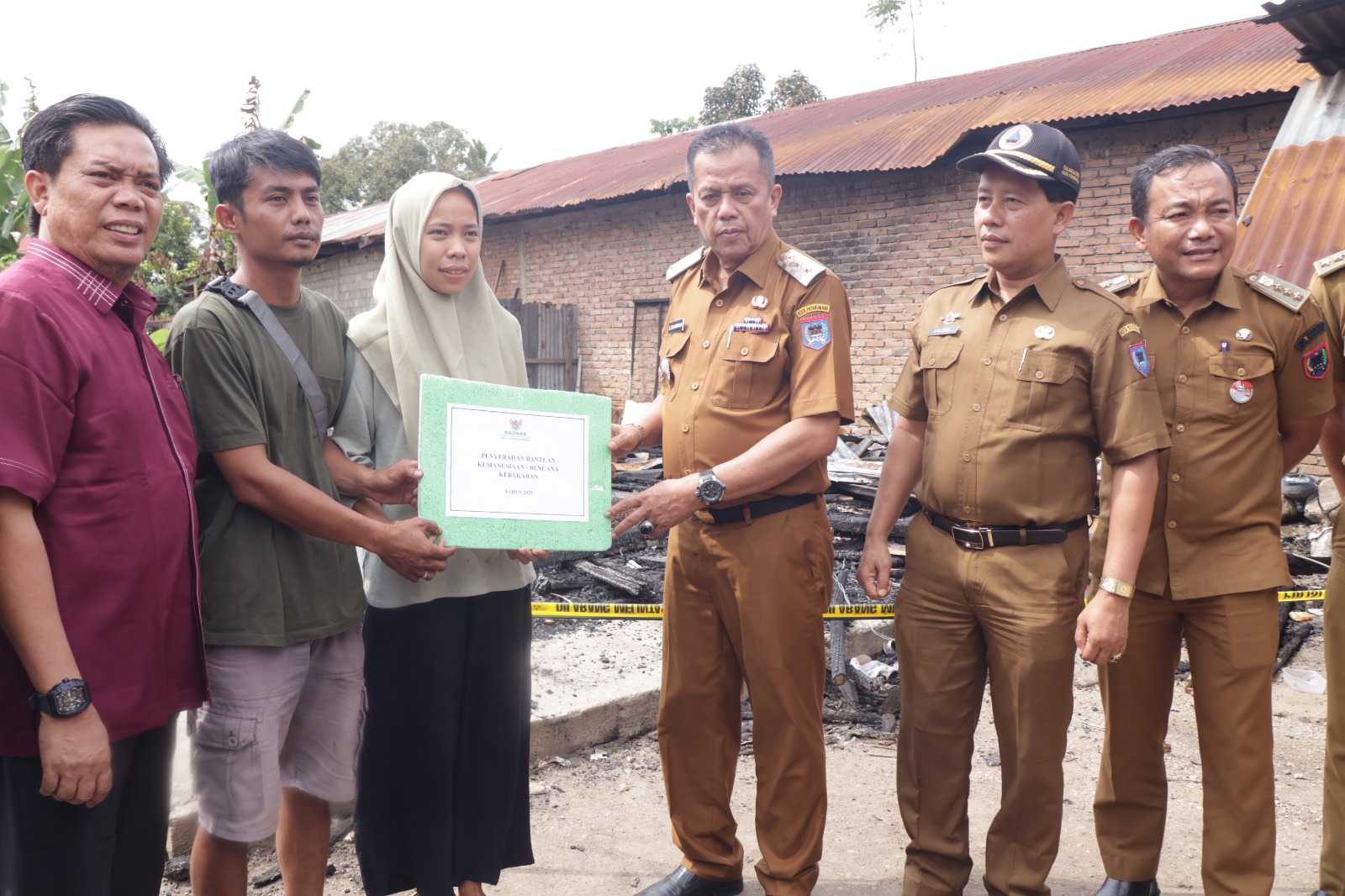 Wawako Elzadaswarman Serahkan Bantuan Untuk Korban Kebakaran