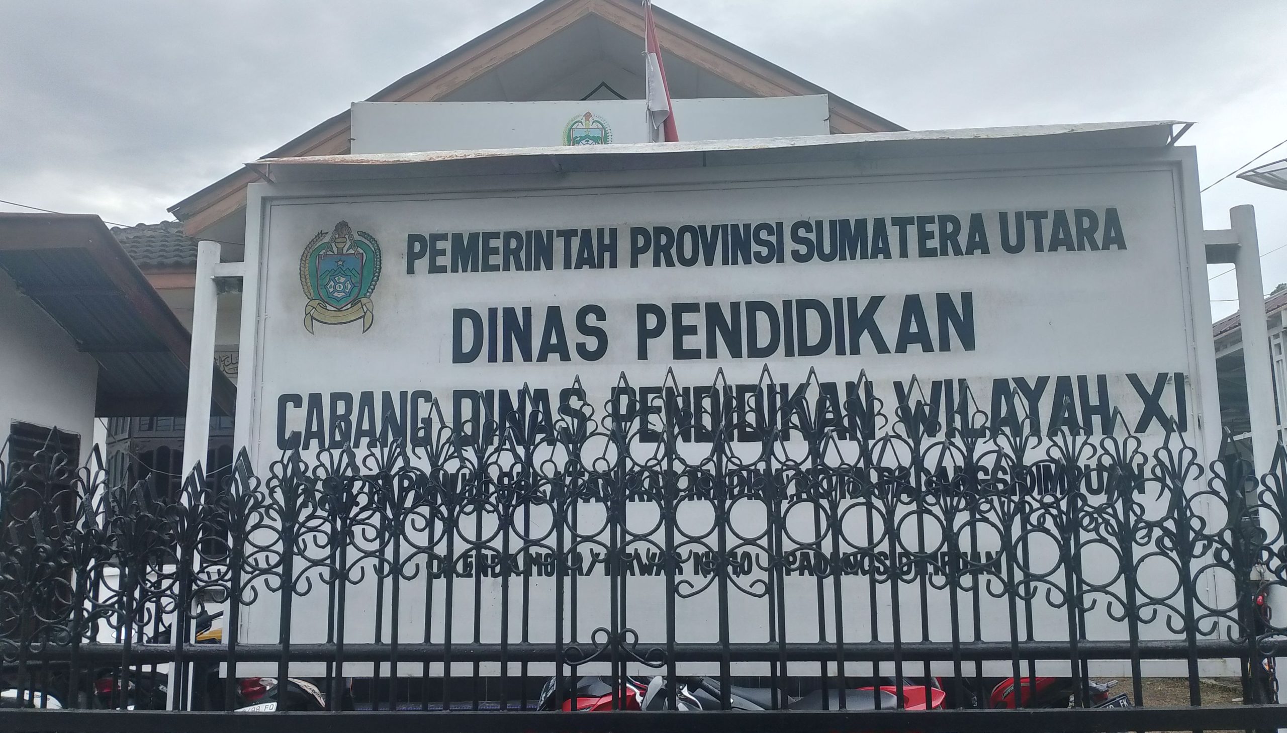 Kacabdisdik Wil XI Di Duga Setali Tiga Uang Dengan Para Kepala Sekolah SMA – SMK Sehingga Dunia Pendidikan Di Kota Padangsidimpuan Krisis Pemahaman Terhadap Peraturan Dan Per Undang Undangan.