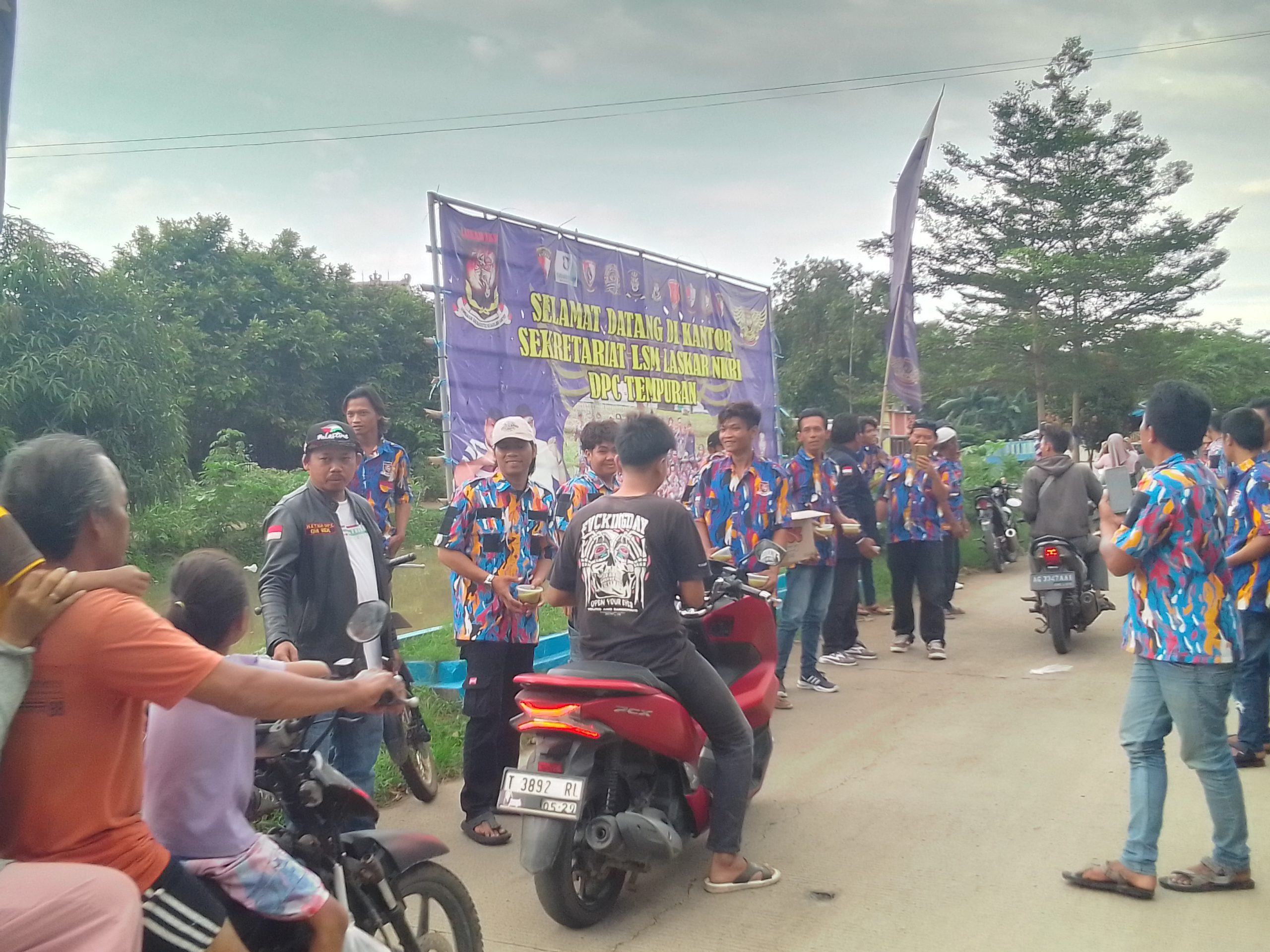 Aksi DPC Laskar NKRI Tempuran Di Bulan Ramadhan Santuni Anak Yatim dan Bagikan Ratusan Takjil.