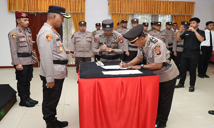 Kapolres Melawi Pimpin Langsung Sertijab Kabag SDM Dan Kapolsek Kota Baru