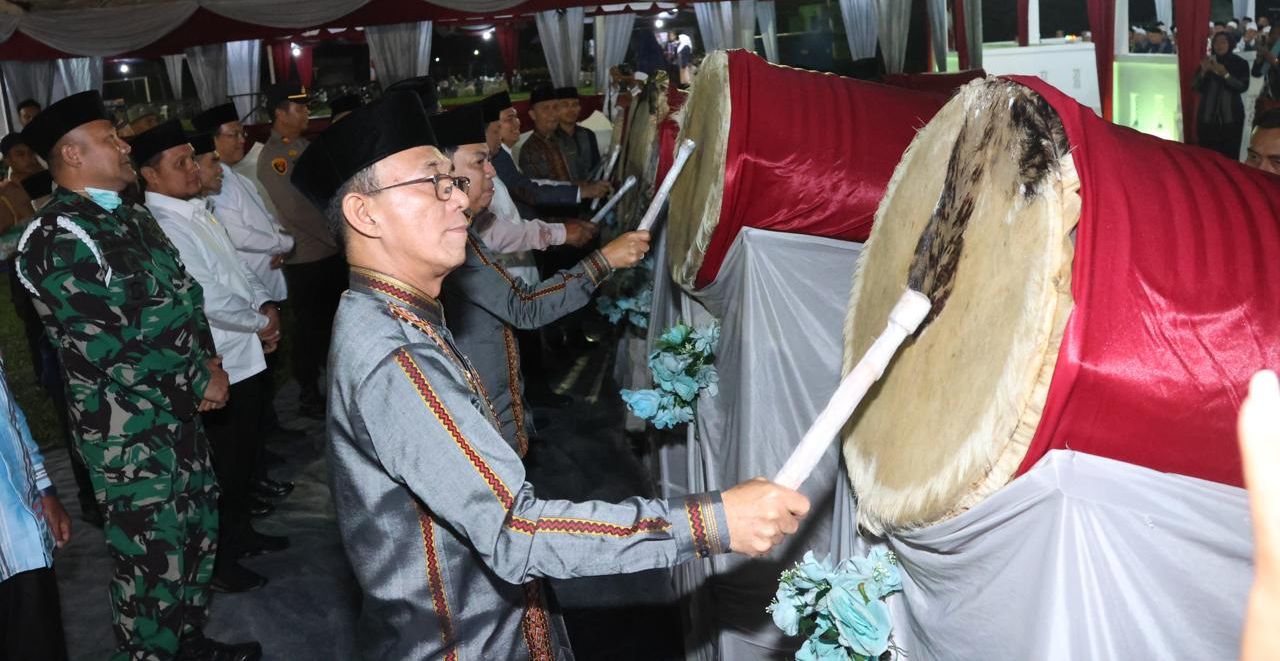 MTQ Ke-57 Tingkat Kabupaten Resmi Di Buka Bupati Tapsel Gus Irawan Pasaribu. MTQ Ke-57 Tingkat Kabupaten Resmi Di Buka Bupati Tapsel Gus Irawan Pasaribu.
