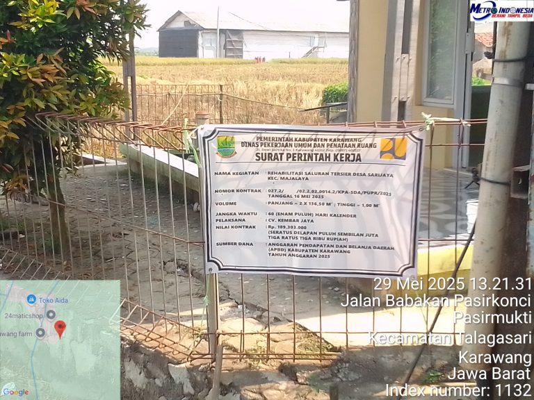 Diduga CV KEMBAR JAYA, Kerjakan Rehabilitasi Saluran Tersier Di Desa Sarijaya Diduga Menanam Batu Di Atas Lumpur.