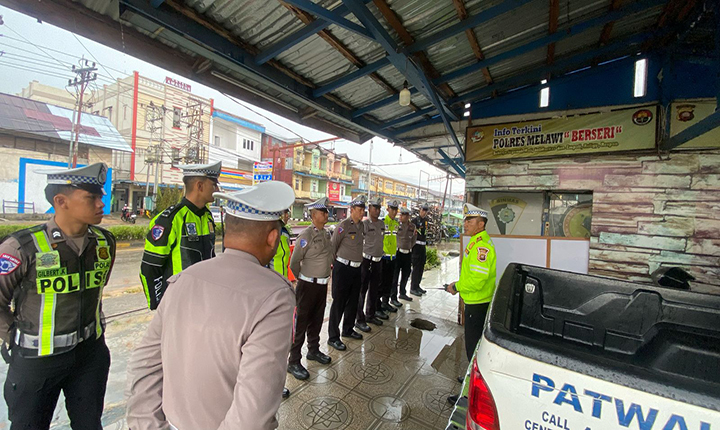 Satlantas Polres Melawi Gelar Kegiatan Ploting Point Di Tengah Cuaca Gerimis