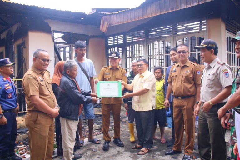 Pemko Payakumbuh Bersama Baznaz Salurkan Bantuan