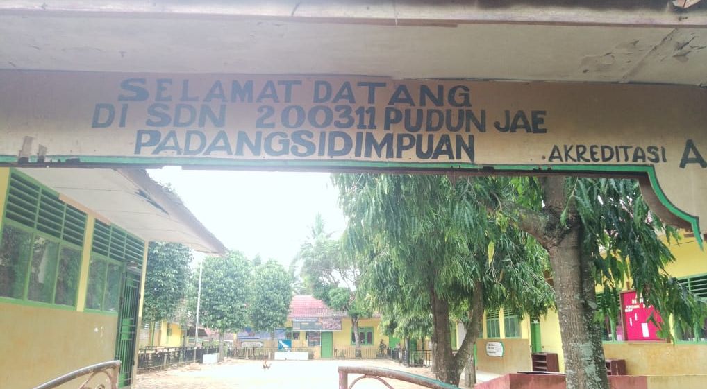 Kepala Sekolah SD.N 200311 Pudun Jae Bunkam Saat Di Konfirmasi Penggunaan Dana BOS Tahun Anggaran 2023 Dan 2024. Kepala Sekolah SD.N 200311 Pudun Jae Bunkam Saat Di Konfirmasi Penggunaan Dana BOS Tahun Anggaran 2023 Dan 2024.