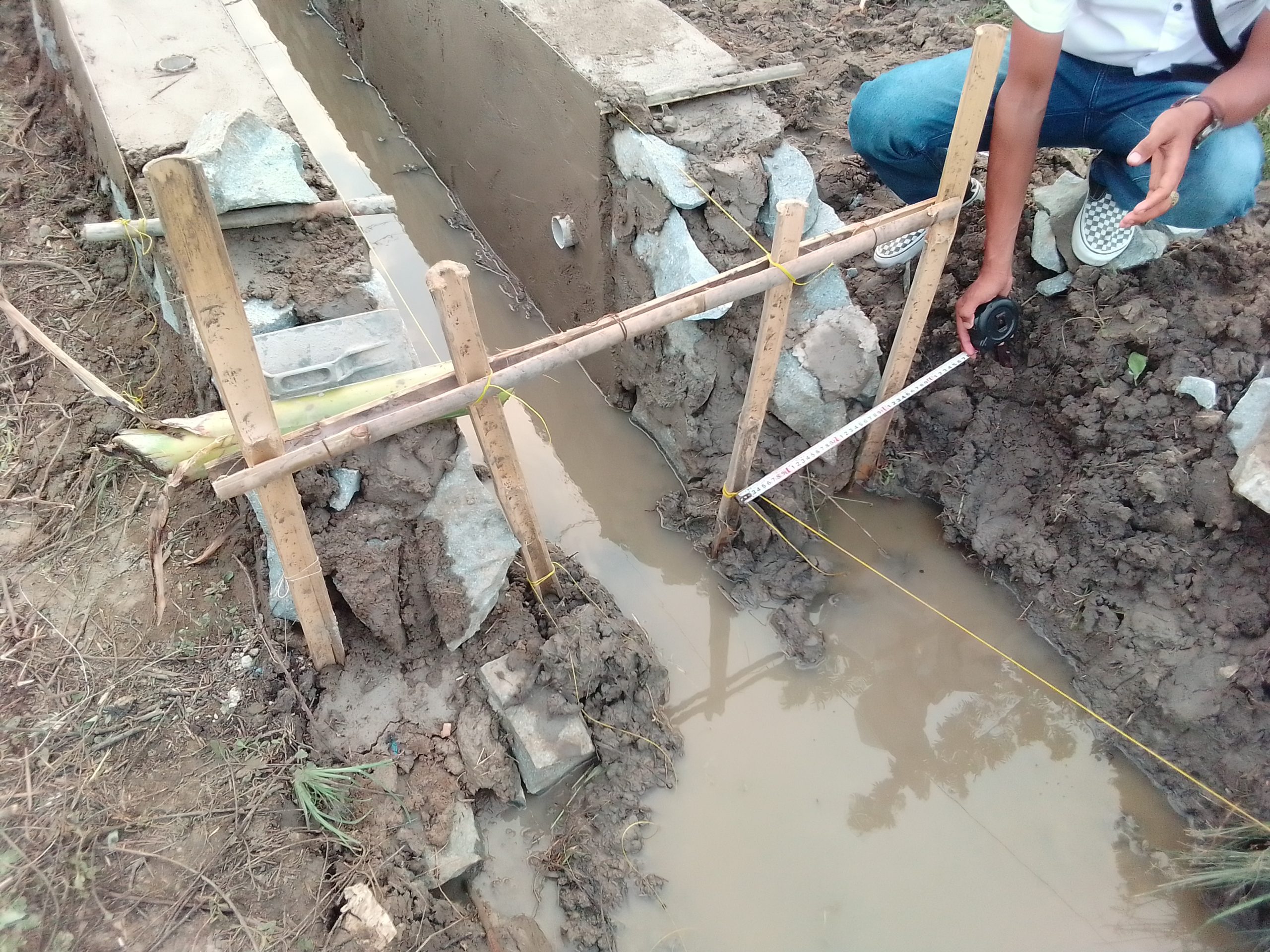 Diduga Proyek Penurunan Saluran Gang Patung Kuda Di Kerjakan Asal Jadi Diduga Proyek Penurunan Saluran Gang Patung Kuda Di Kerjakan Asal Jadi