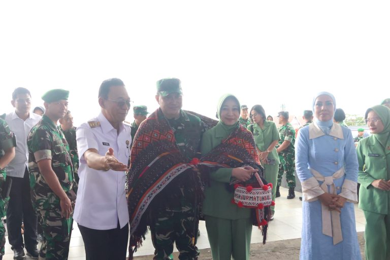 Bupati dan Ketua TP PKK Tapsel Sambut Kunjungan Pangdam I/BB di Sipirok