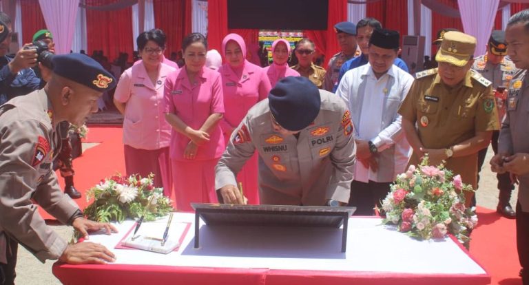 Kapoldasu Resmikan Masjid dan SPKT, Wabup Tapsel Sambut Hangat Kedatangannya