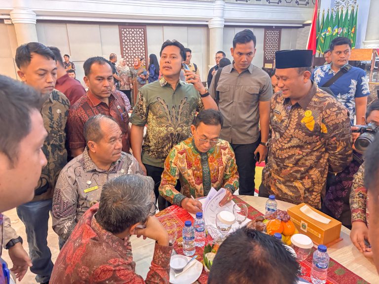 Bupati Tapsel Alokasikan APBD 2025 untuk Bangun Tiga Desa Strategis di Luat Mandalasena