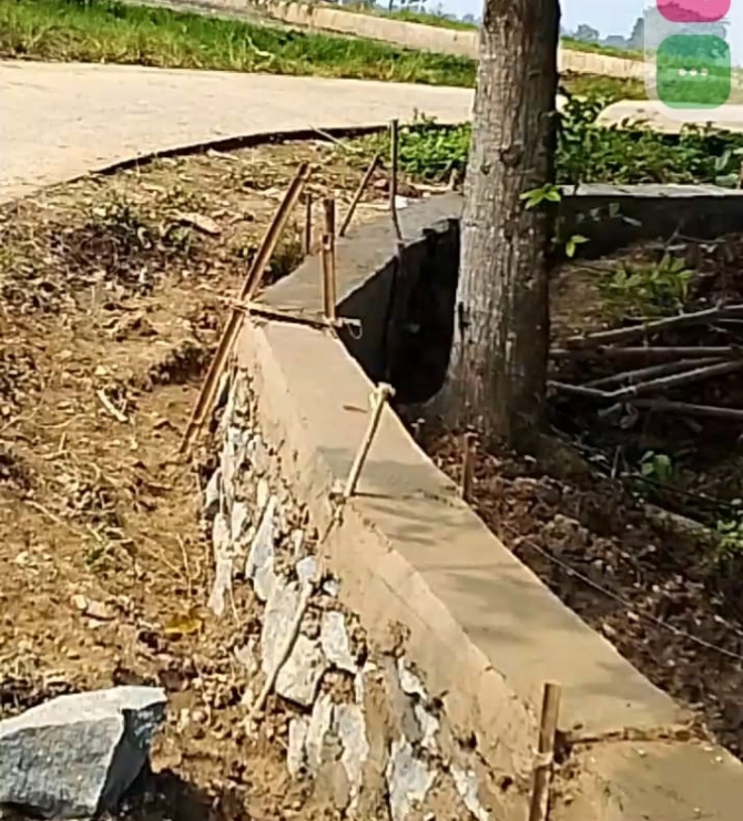DIduga Lemahnya Pengawasan Dari Dinas, CV GANIA Sulap Pekerjaan Peningkatan Jalan Menjadi Turap.