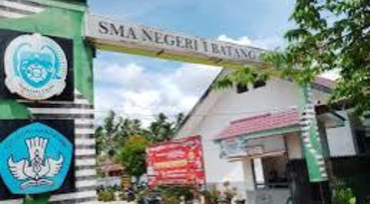 Kepala Sekolah SMA Negeri 1 Batang Angkola Di Duga Bermain Main Dengan Penggunaan Dan Penyaluran Dana Bantuan Operasional Sekolah (BOS)