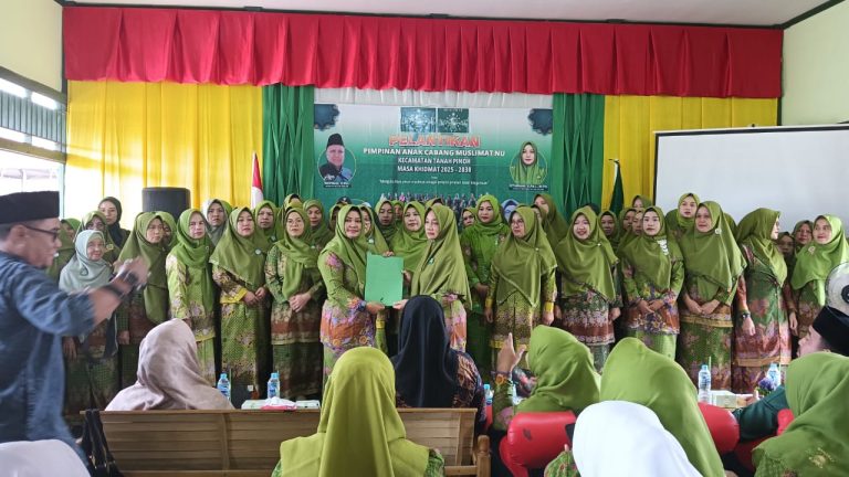 PAC Muslimat NU Tanah Pinoh Resmi Dilantik